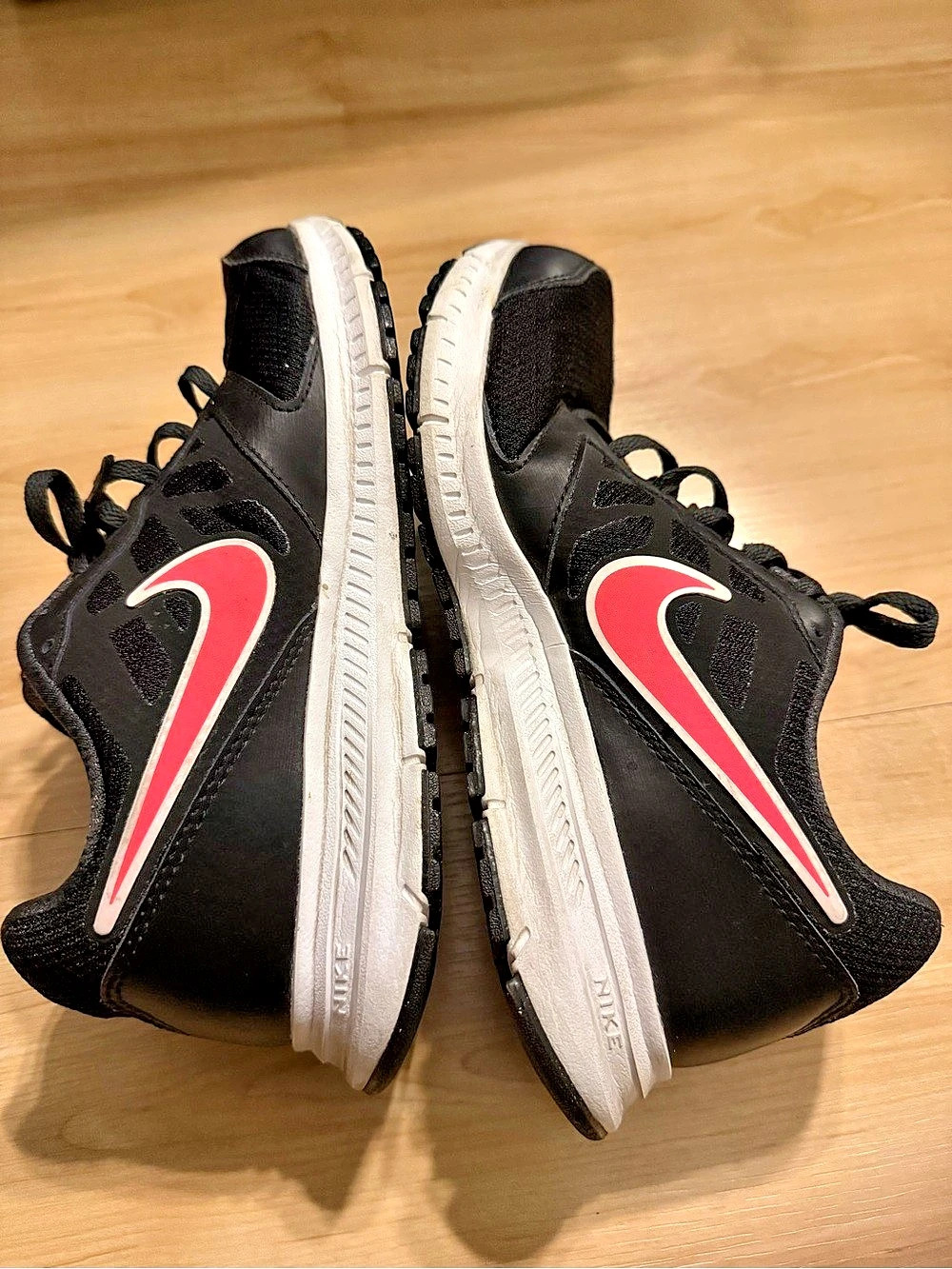Nike Downshifter 6 Women's Athletic Shoes US 7.5 Black & Pink - Picture 2 of 6